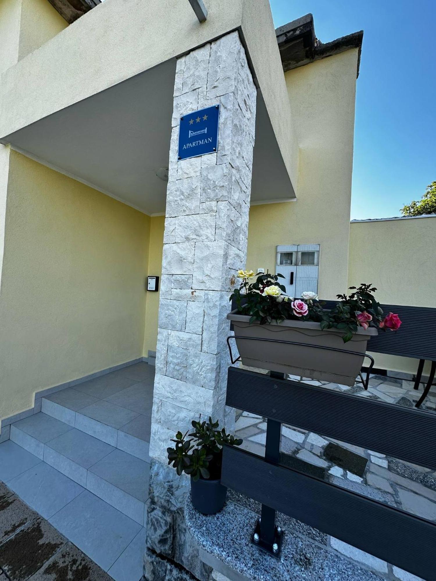 Lulic Lägenhet Labin  Exteriör bild
